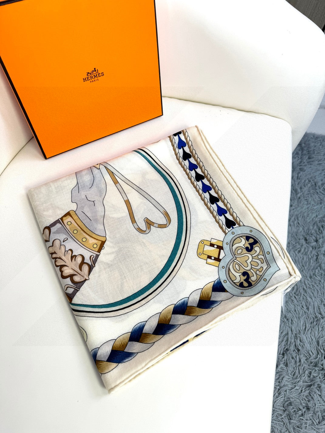 HERMES 26S PRINTED SQUARE SCARF 135 IN CASHMERE AND SILK 309424