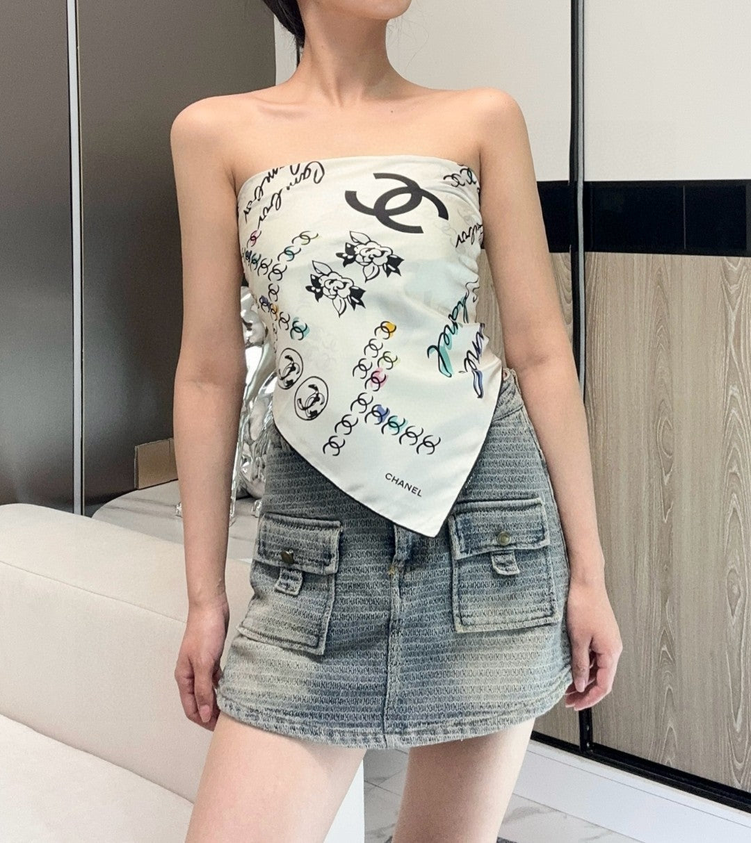 CHANEL 26S SCARF 90 IN SILK 304555