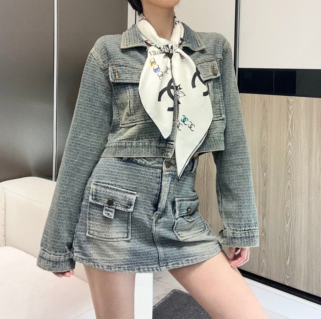 CHANEL 26S SCARF 90 IN SILK 304555