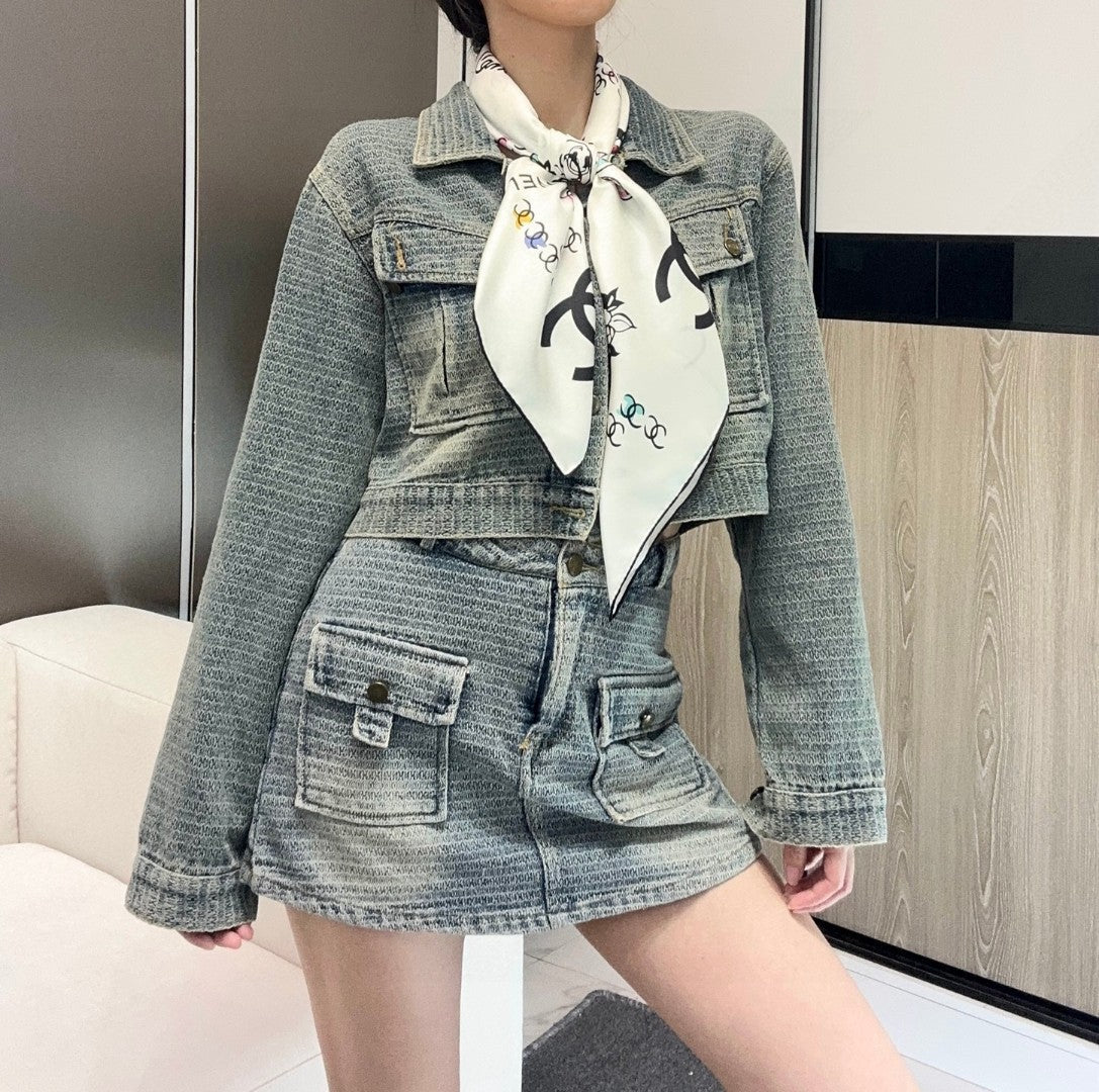 CHANEL 26S SCARF 90 IN SILK 304555