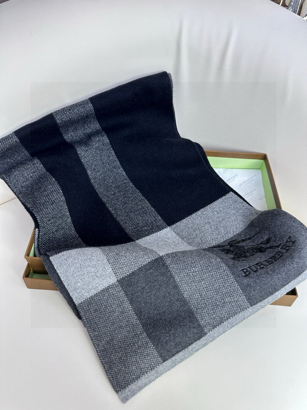 BURBERRY 26S SCARF 180CM IN CASHMERE 311830