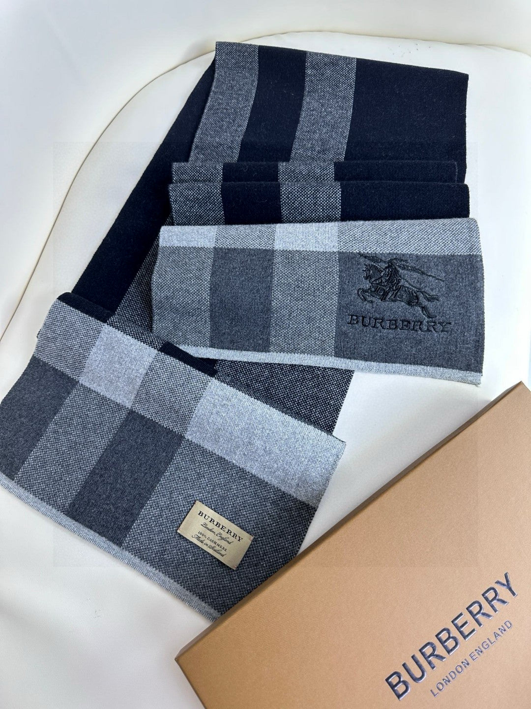 BURBERRY 26S SCARF 180CM IN CASHMERE 311830