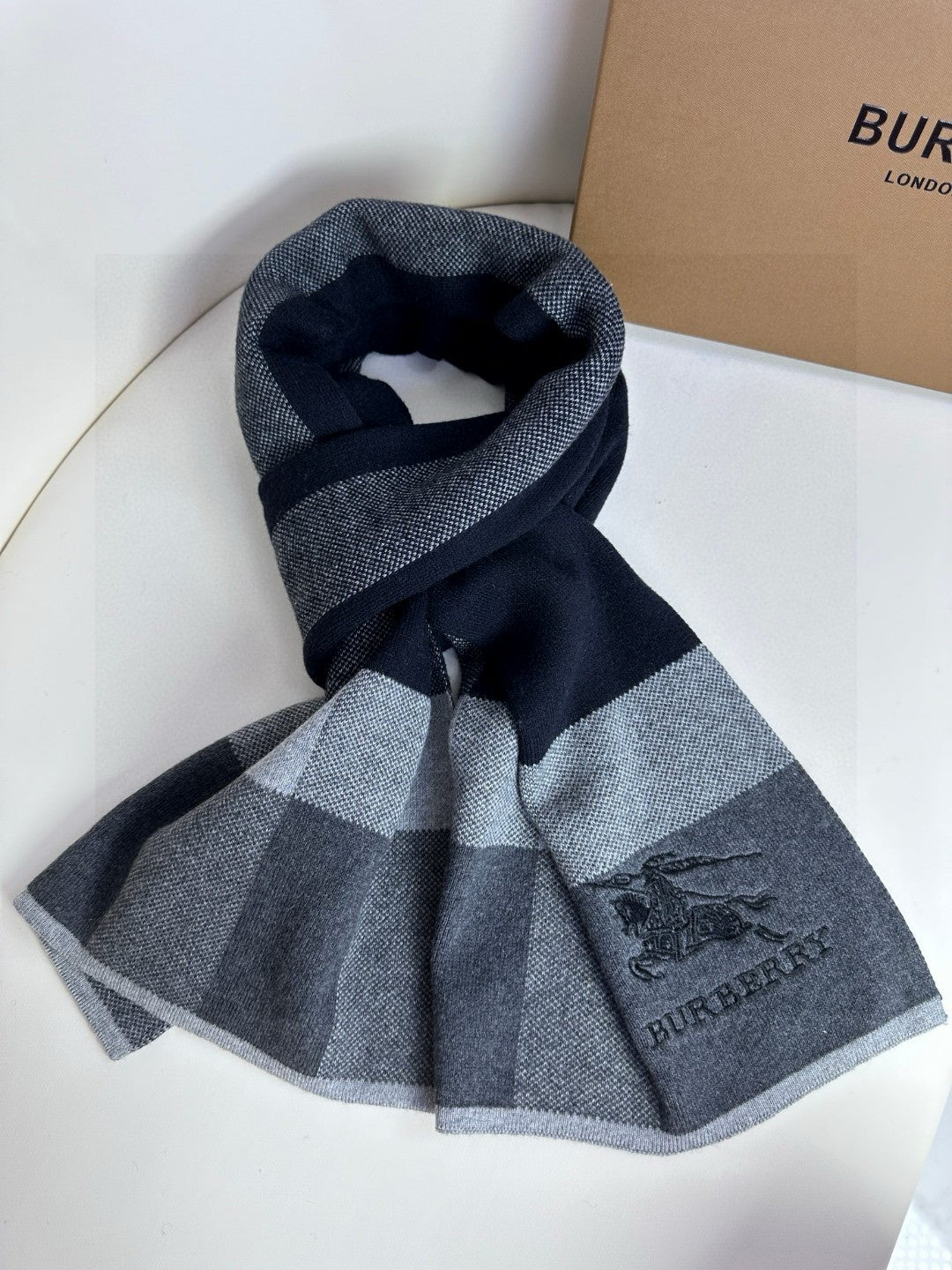 BURBERRY 26S SCARF 180CM IN CASHMERE 311830