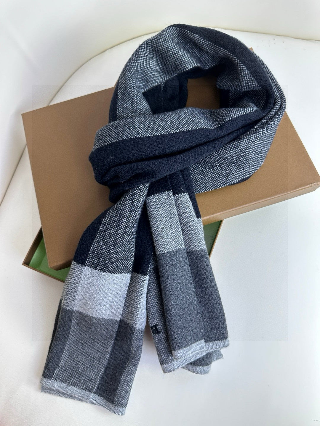BURBERRY 26S SCARF 180CM IN CASHMERE 311830