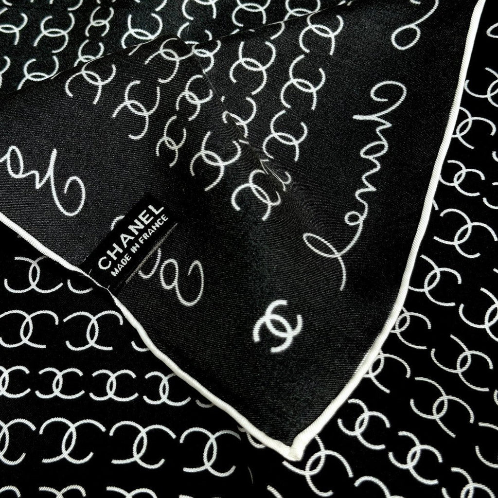 CHANEL 25S SCARF 90 IN SILK 732137