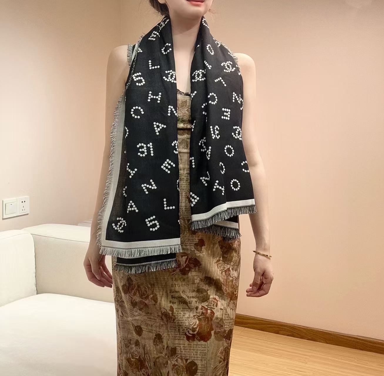CHANEL 26S SCARF 140 IN WOOL AND SILK 311816