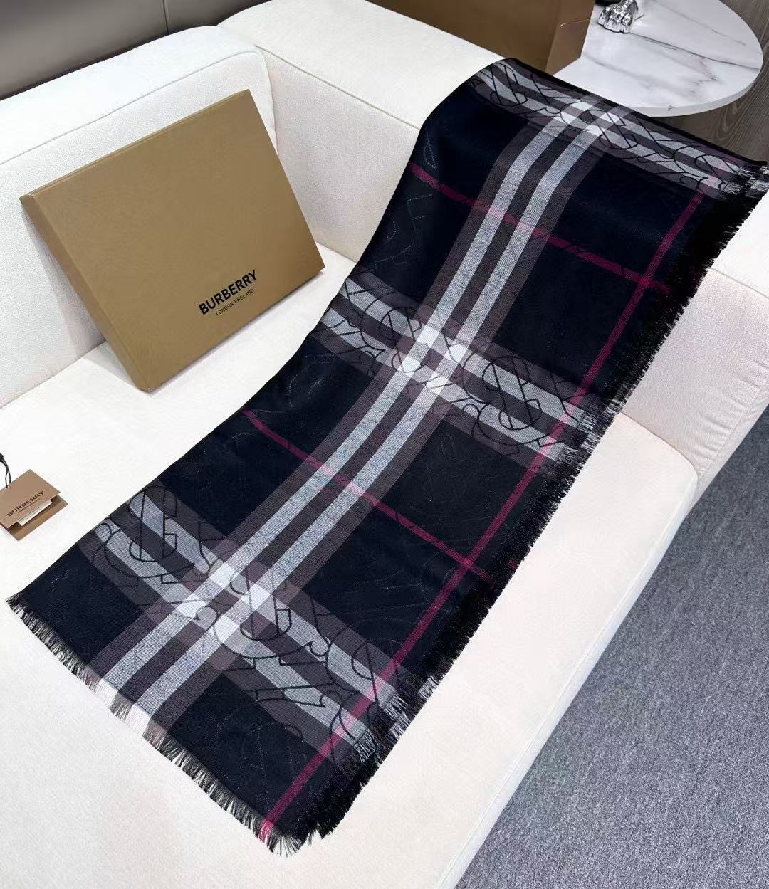 BURBERRY 26S SCARF 220CM IN SILK WOOL 318425