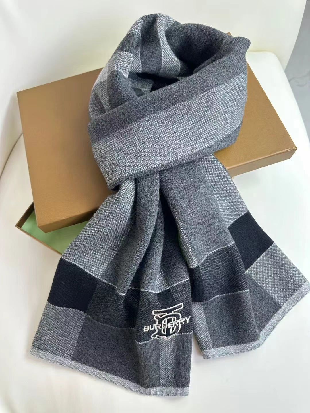 BURBERRY 26S SCARF 180CM IN CASHMERE 309783