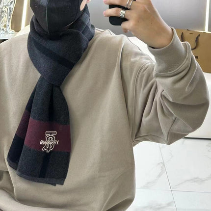 BURBERRY 26S SCARF 180CM IN CASHMERE 309784
