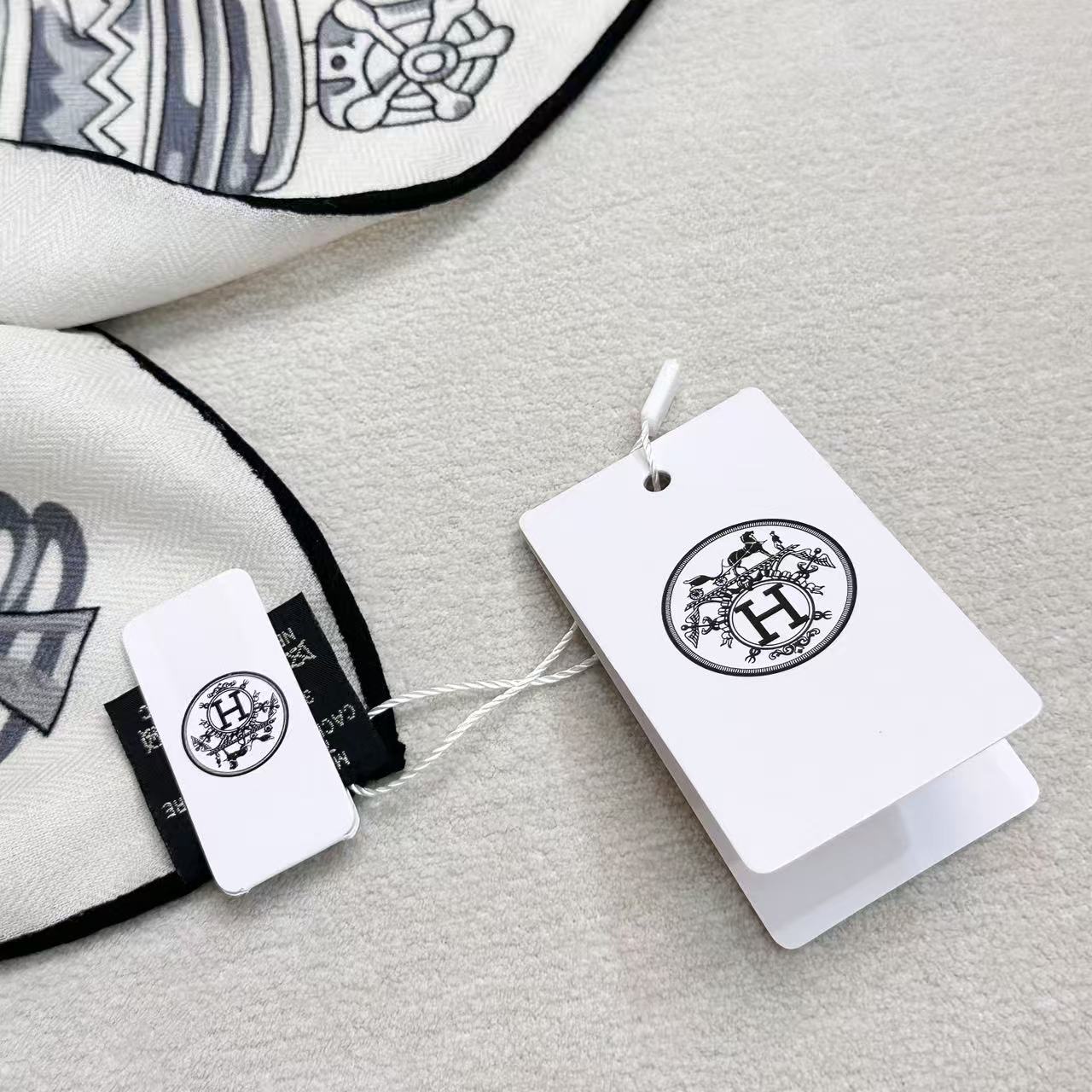 HERMES 26S SCARF 135 IN CASHMERE AND SILK 304575