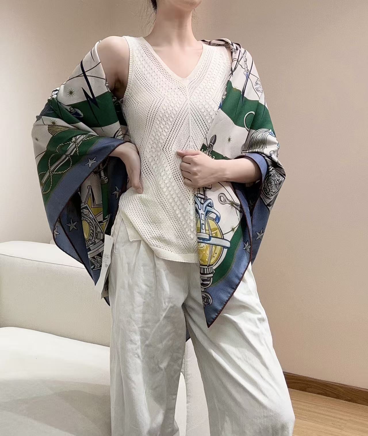 HERMES 26S SCARF 135 IN CASHMERE AND SILK 304576
