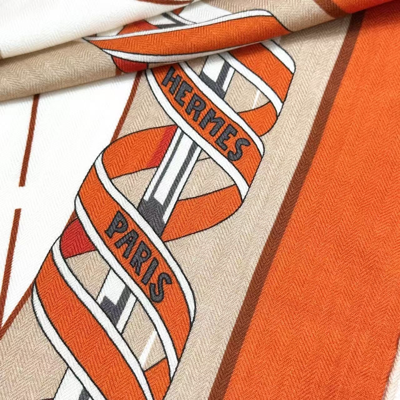 HERMES 26S SCARF 135 IN CASHMERE AND SILK 304577