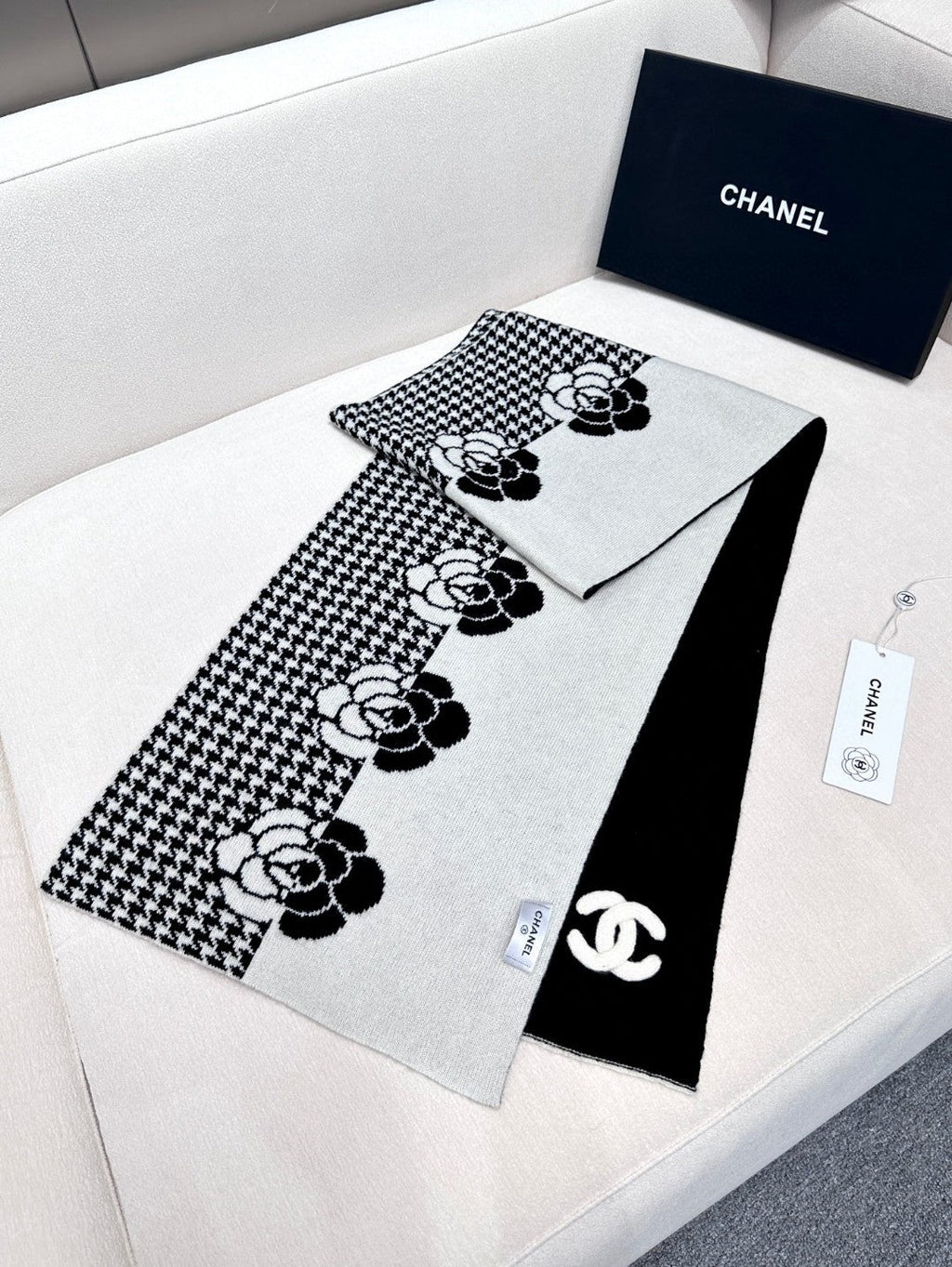 CHANEL 26S SCARF 180 IN CASHMERE 311827