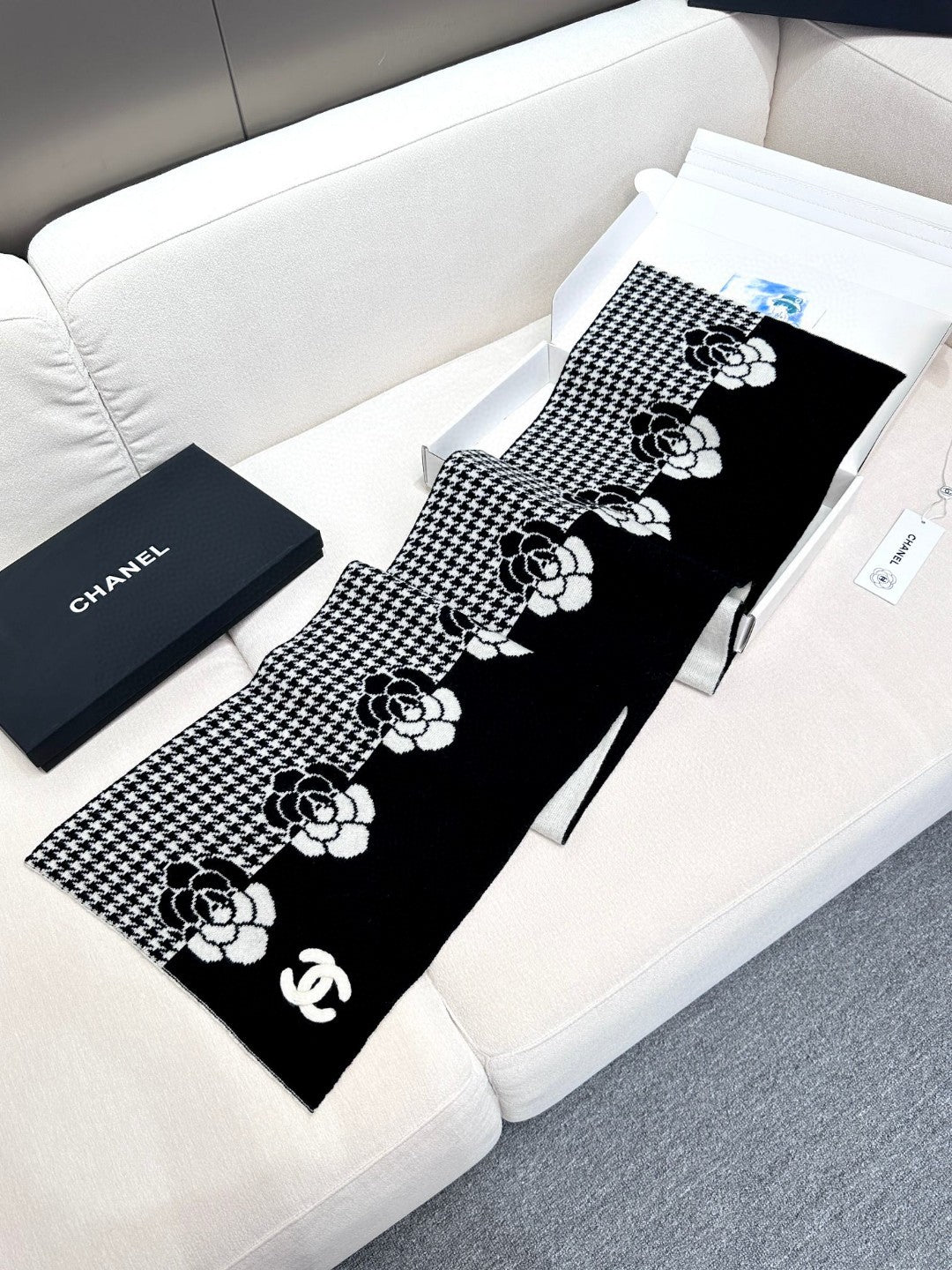 CHANEL 26S SCARF 180 IN CASHMERE 311827