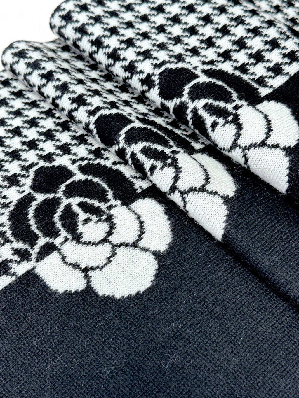CHANEL 26S SCARF 180 IN CASHMERE 311827
