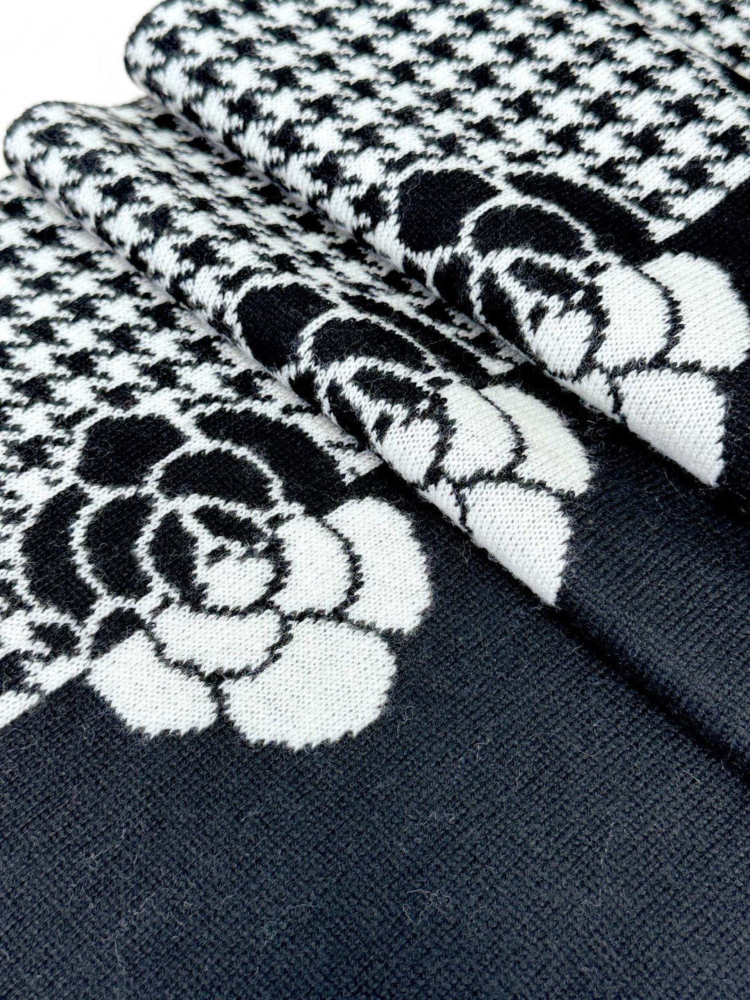 CHANEL 26S SCARF 180 IN CASHMERE 311827