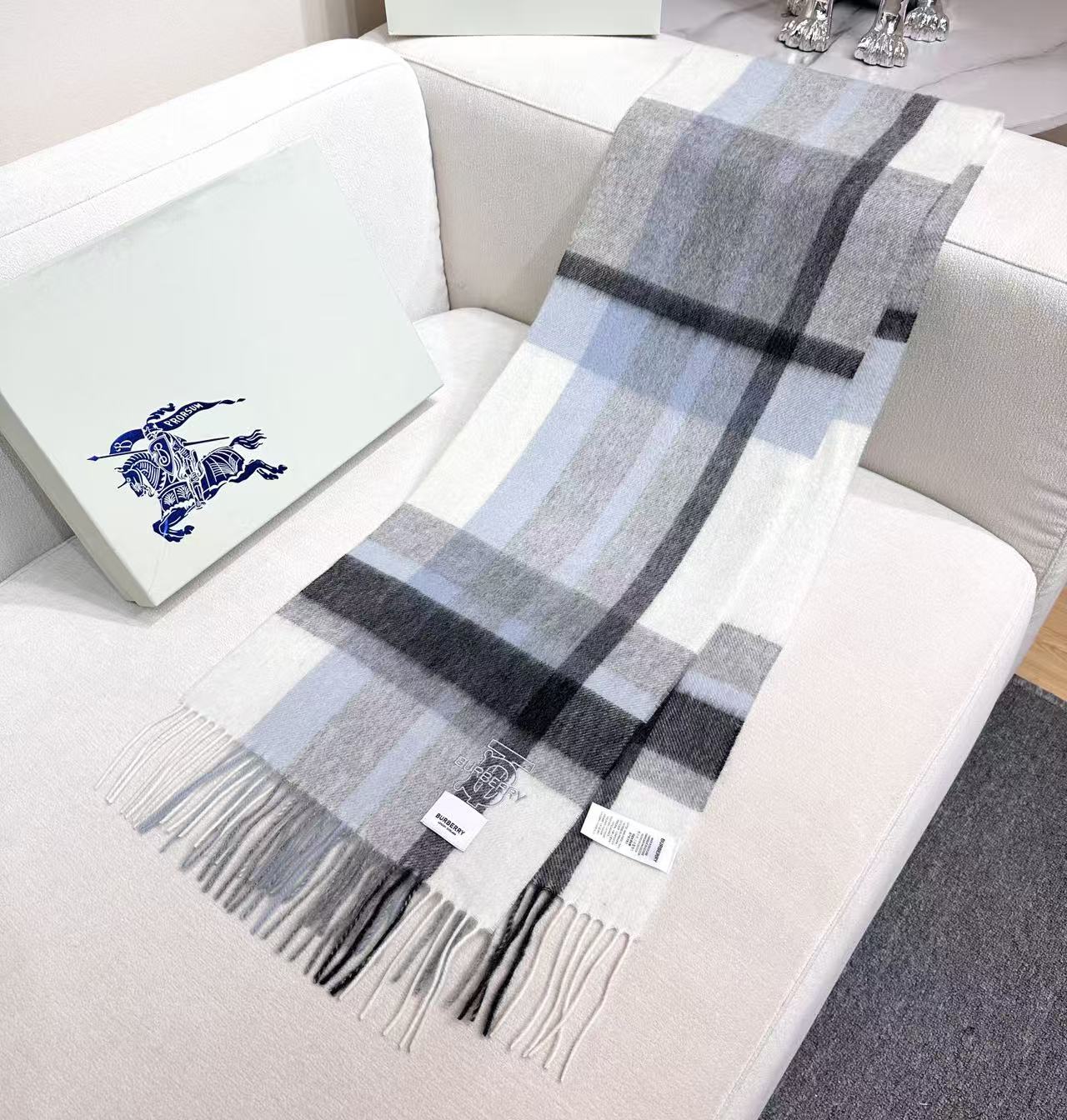 BURBERRY 26S SCARF 180CM IN CASHMERE 279894
