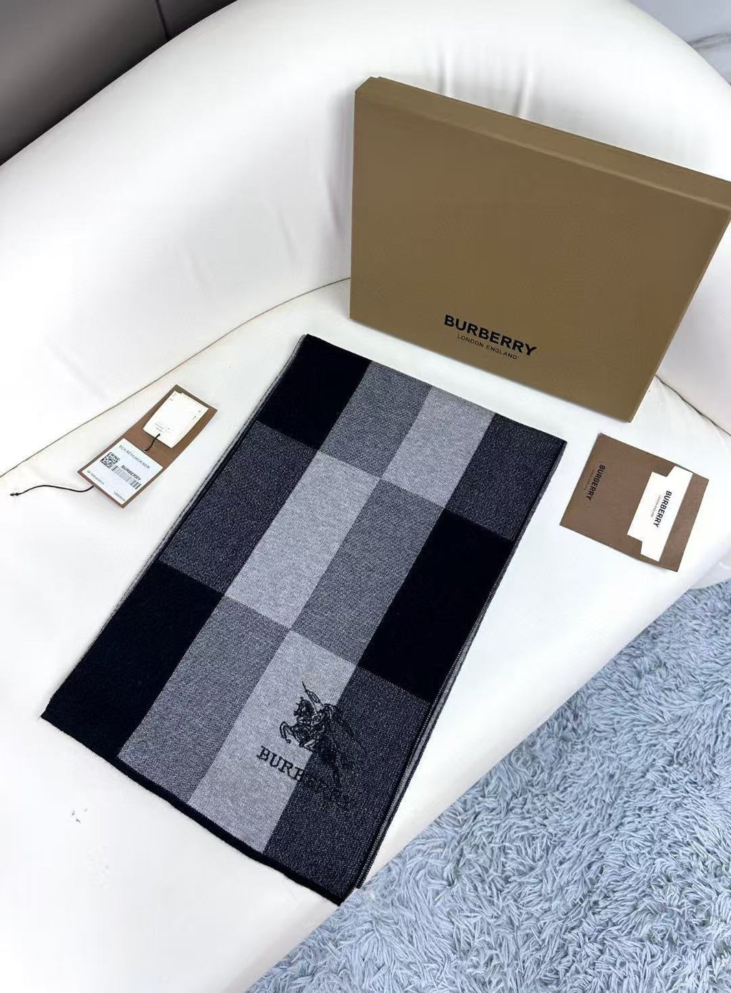 BURBERRY 26S SCARF 180CM IN CASHMERE 303179