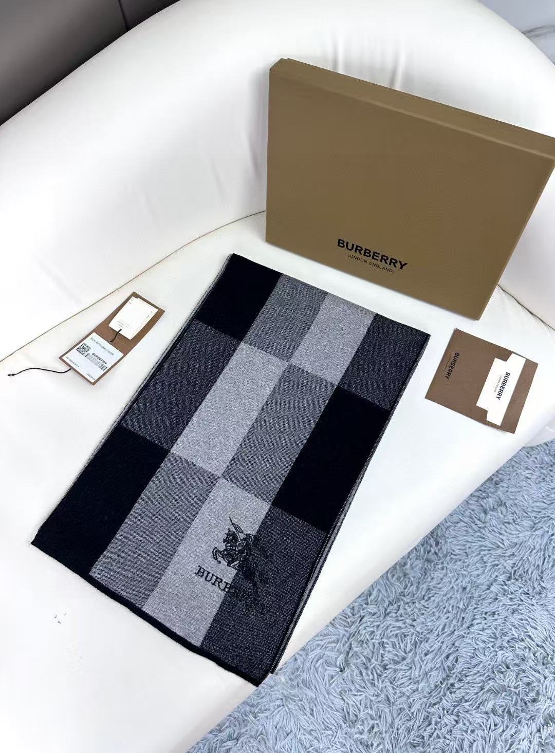 BURBERRY 26S SCARF 180CM IN CASHMERE 303179