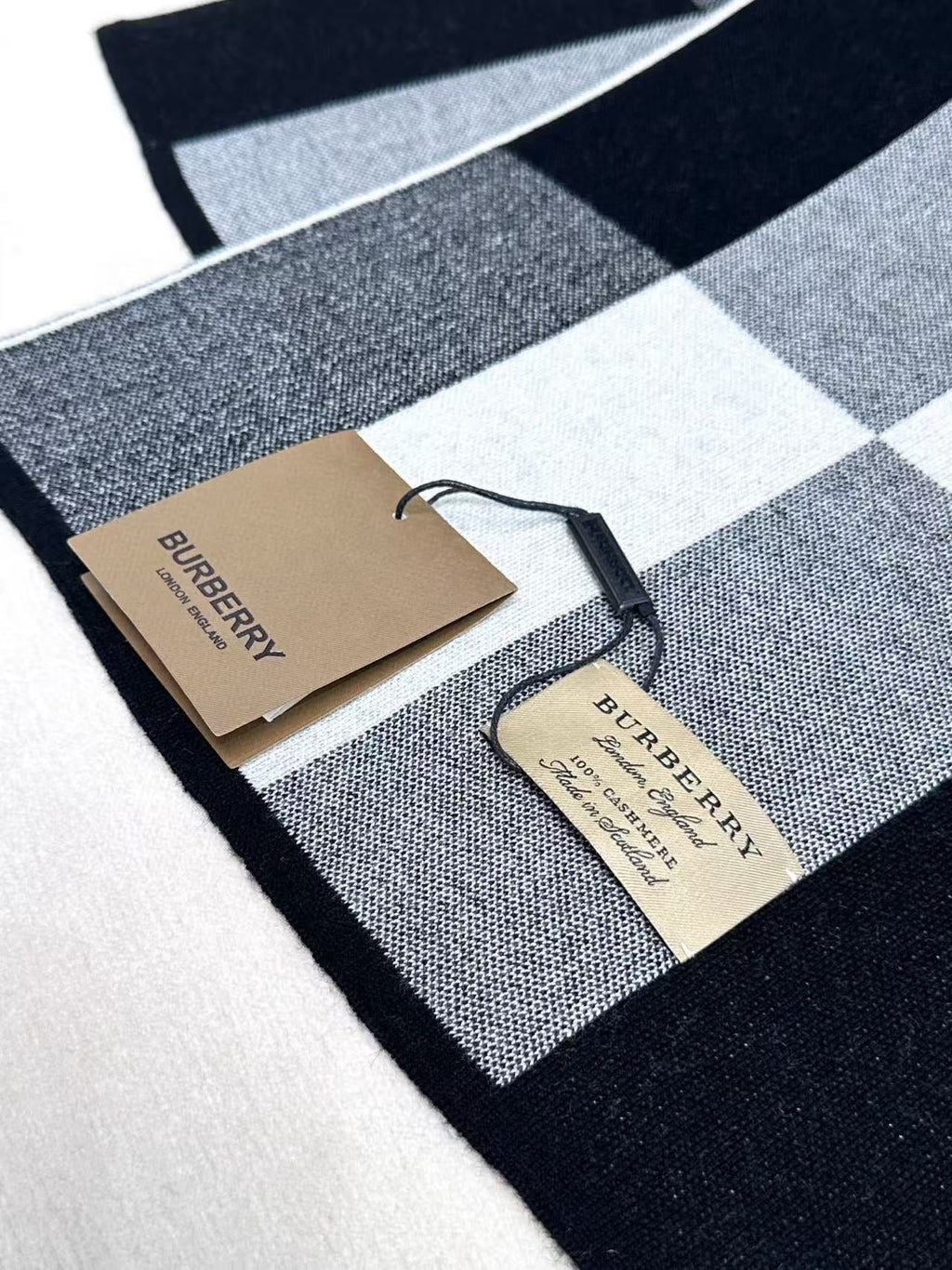 BURBERRY 26S SCARF 180CM IN CASHMERE 303180