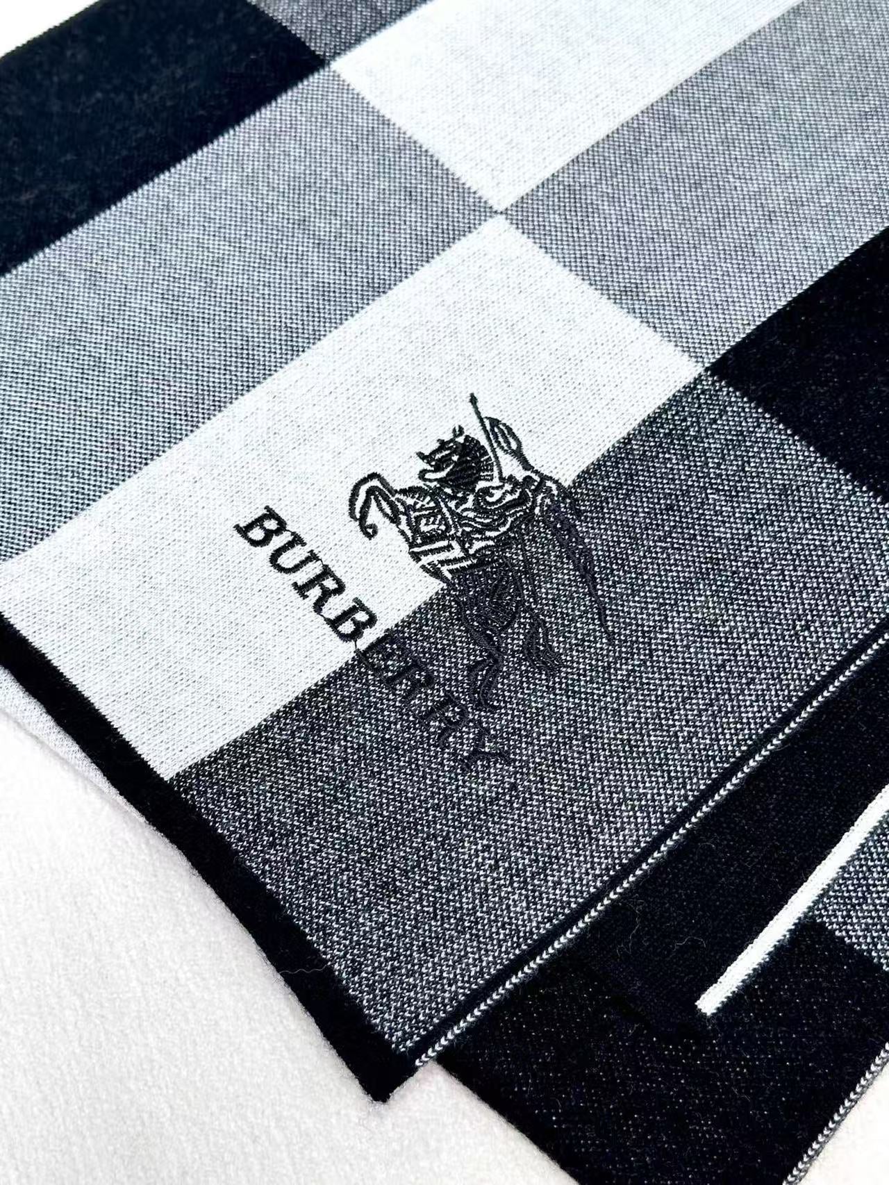 BURBERRY 26S SCARF 180CM IN CASHMERE 303180