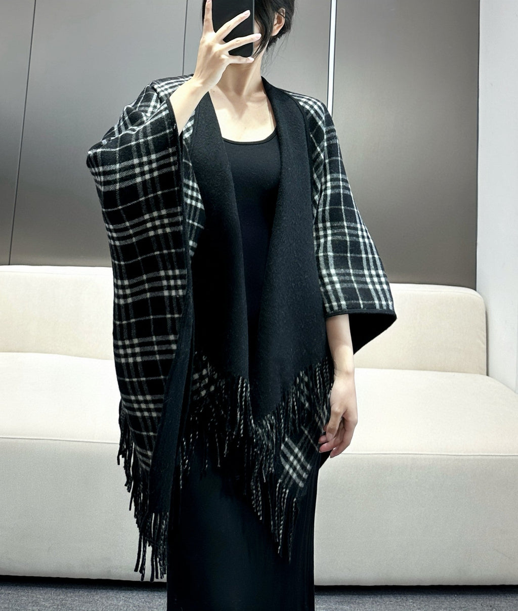 BURBERRY 26S REVERSIBLE CHECK FRINGED CAPE 150CM IN CASHMERE 309446