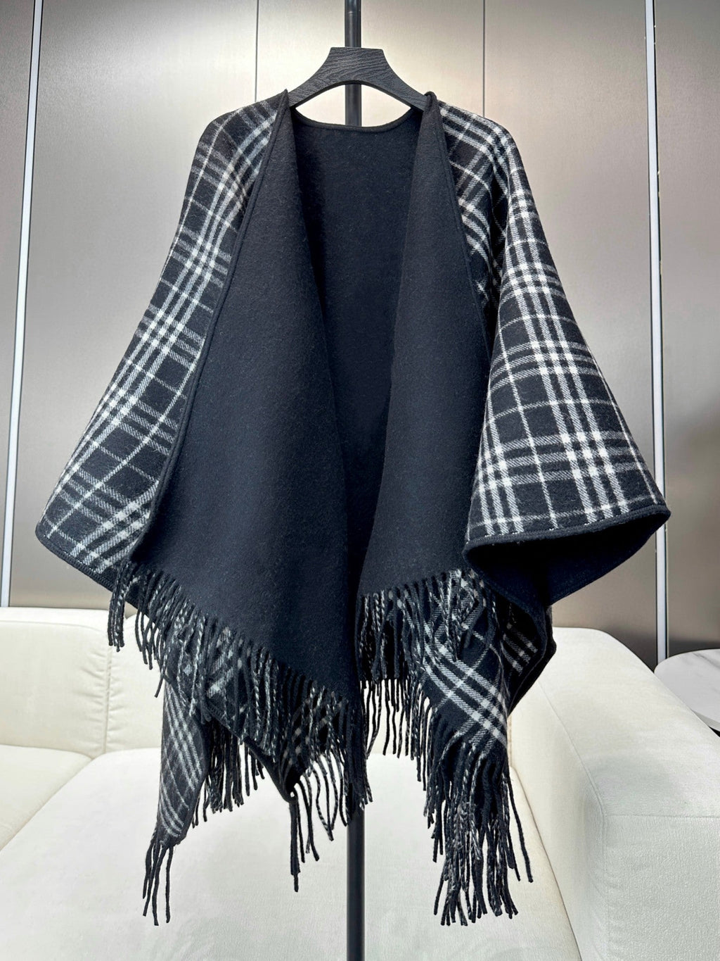 BURBERRY 26S REVERSIBLE CHECK FRINGED CAPE 150CM IN CASHMERE 309446