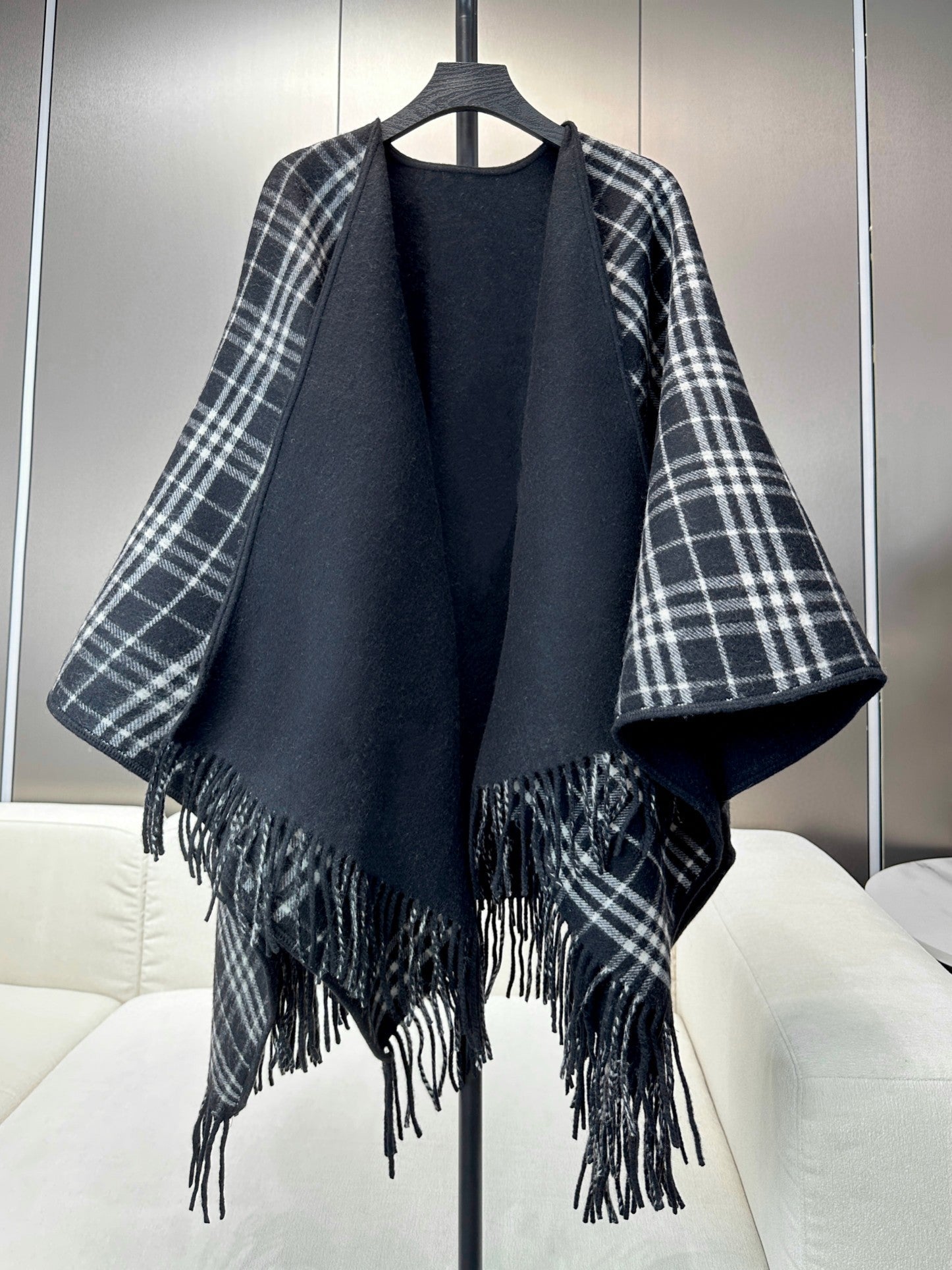 BURBERRY 26S REVERSIBLE CHECK FRINGED CAPE 150CM IN CASHMERE 309446