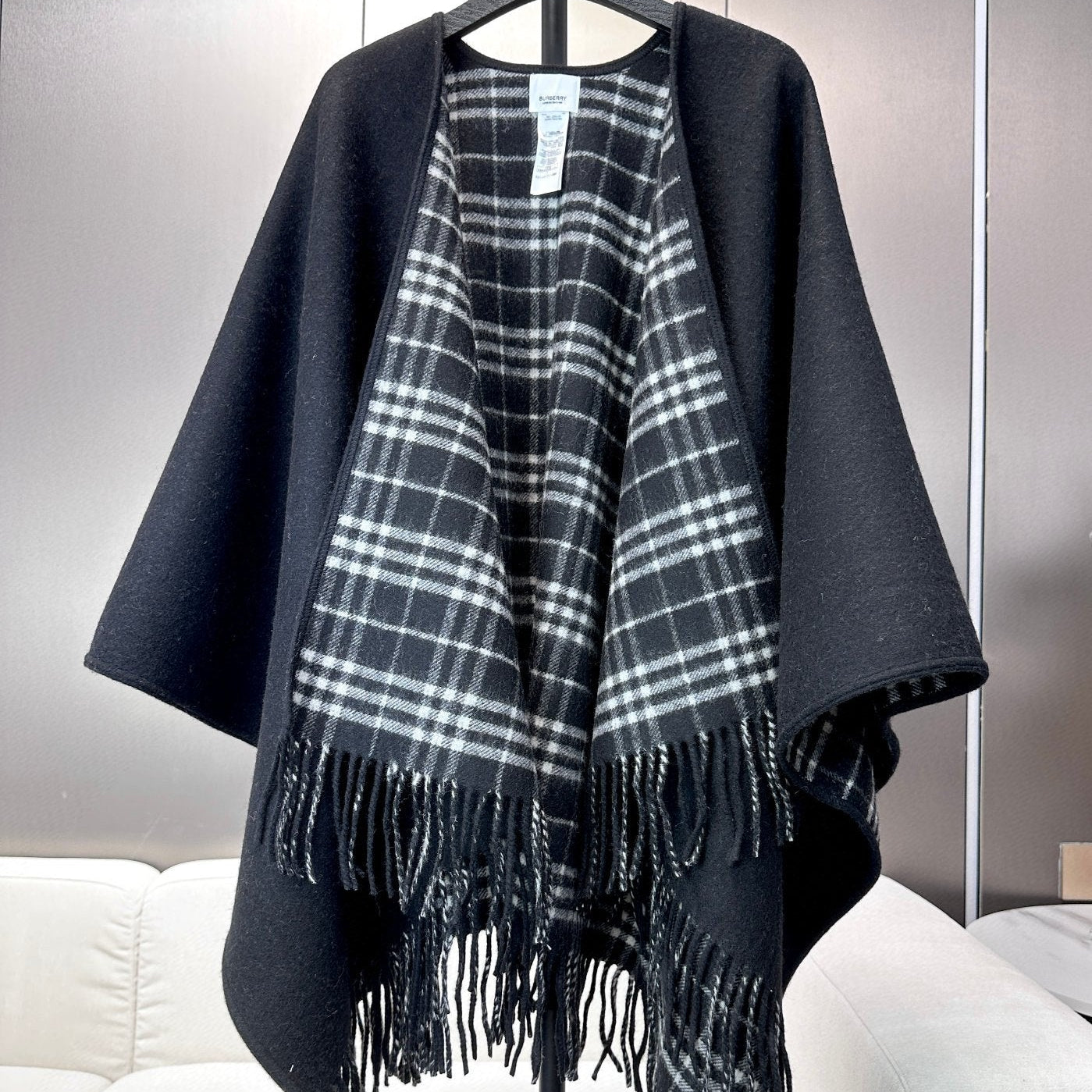 BURBERRY 26S REVERSIBLE CHECK FRINGED CAPE 150CM IN CASHMERE 309446