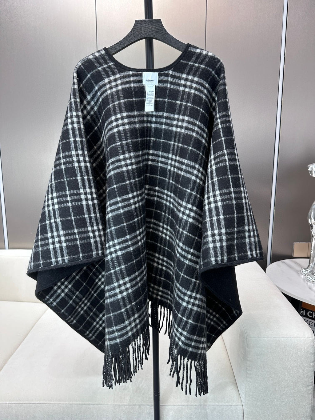 BURBERRY 26S REVERSIBLE CHECK FRINGED CAPE 150CM IN CASHMERE 309446