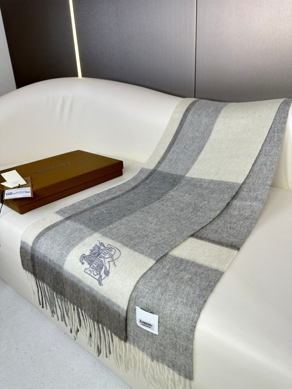 BURBERRY 26S SCARF 180CM IN CASHMERE 278705