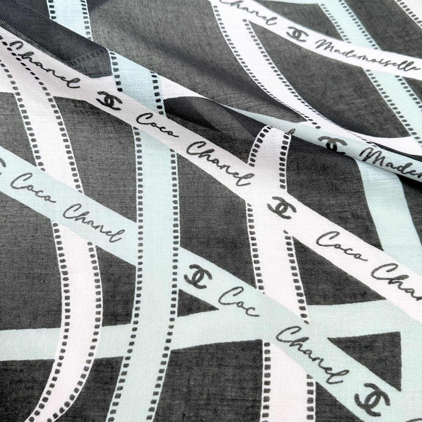 CHANEL 26S SCARF 200 IN SILK 304563