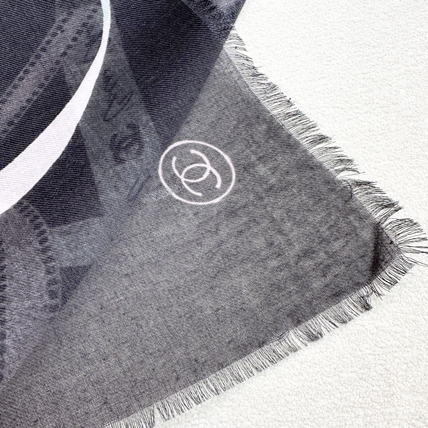 CHANEL 26S SCARF 200 IN SILK 304563