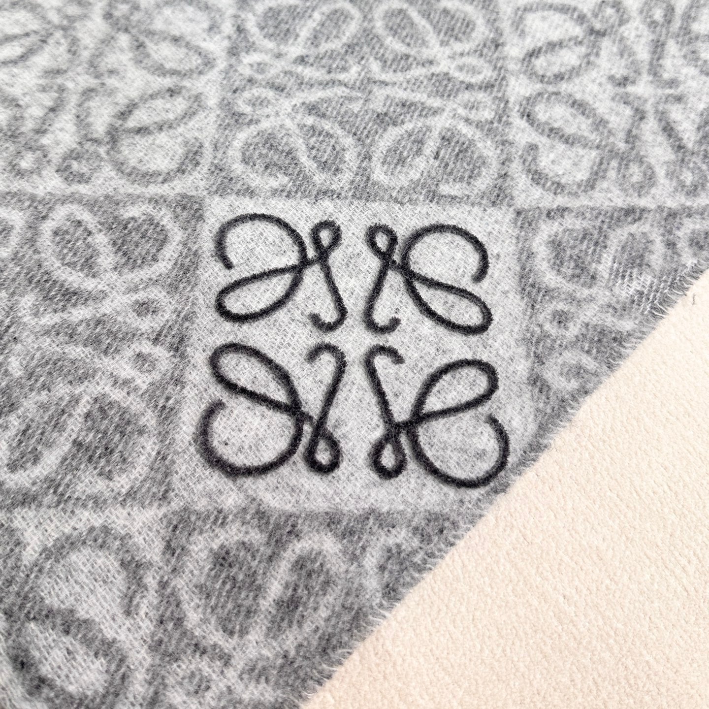 LOEWE 26S SCARF 180 IN CASHMERE WOOL 266431