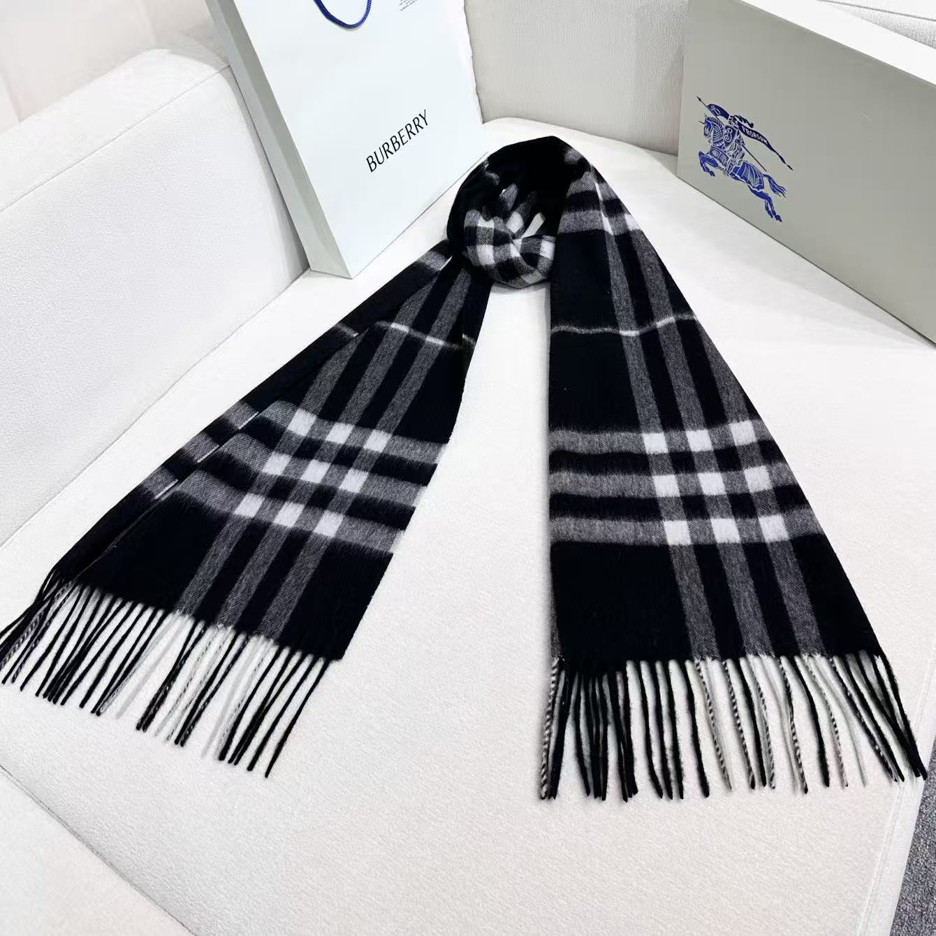 BURBERRY 26S SCARF 168CM IN CASHMERE 184983