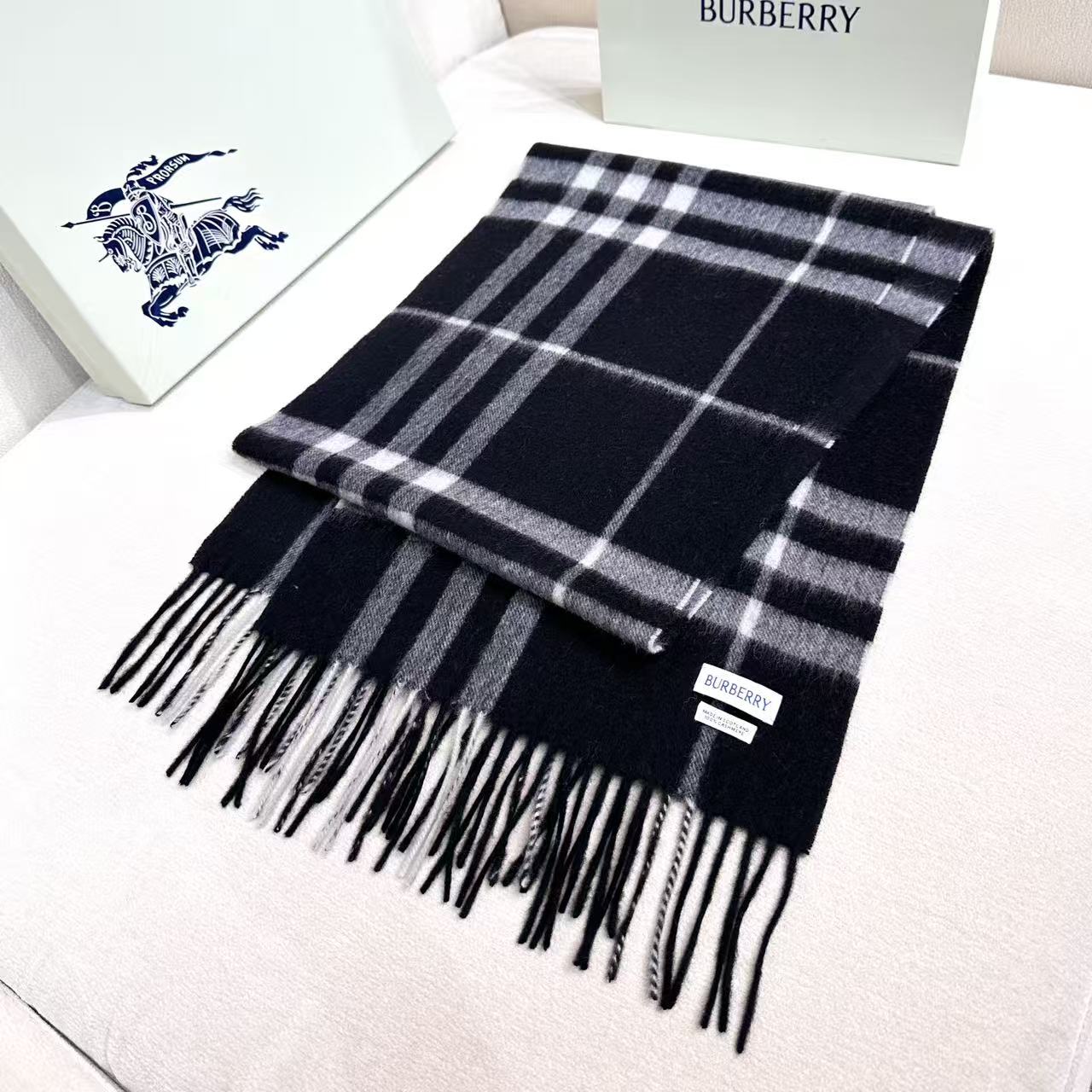 BURBERRY 26S SCARF 168CM IN CASHMERE 184983