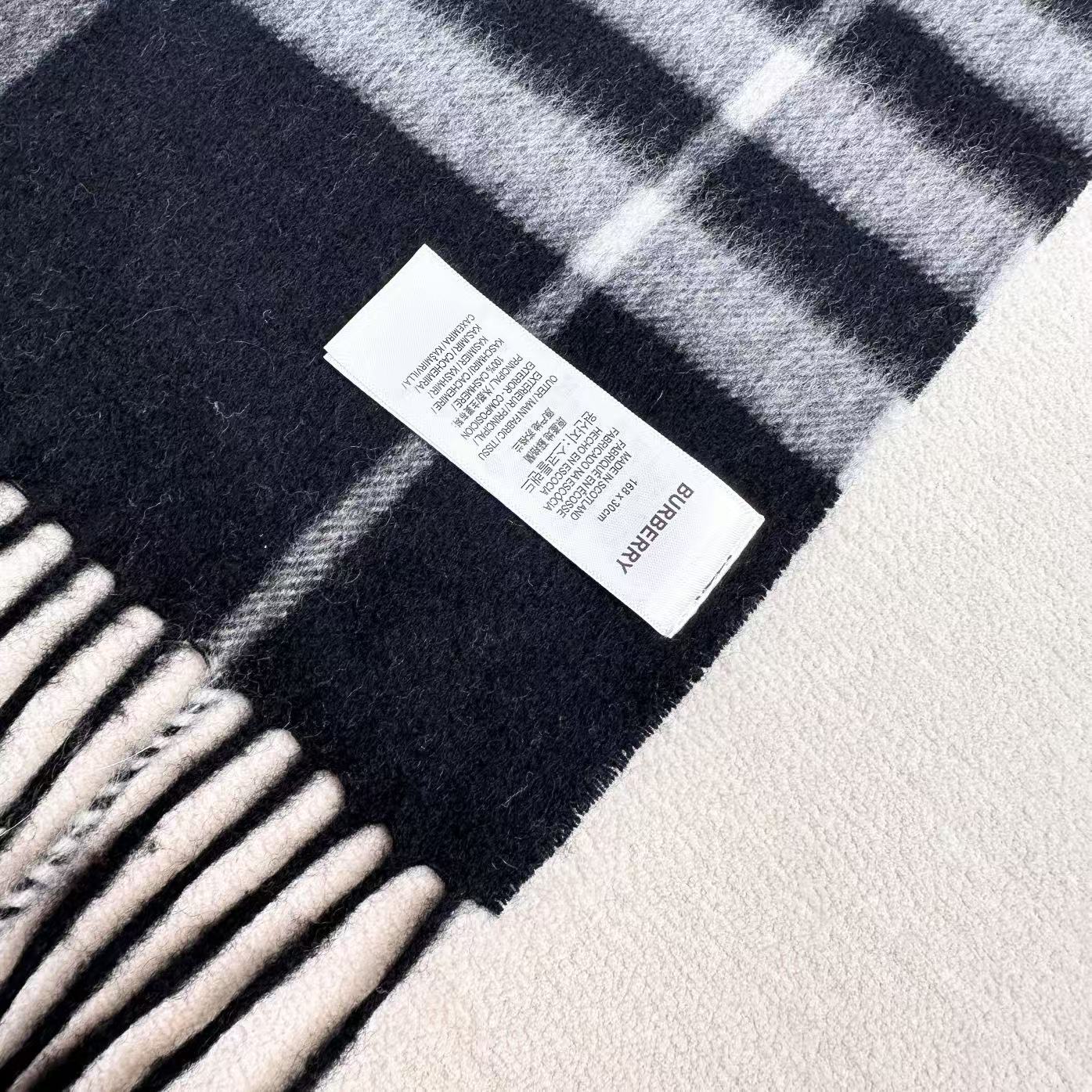 BURBERRY 26S SCARF 168CM IN CASHMERE 184983
