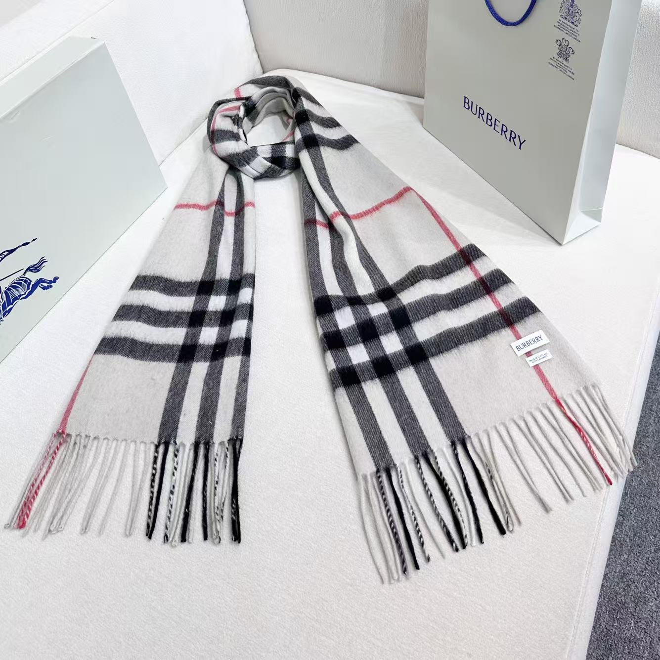 BURBERRY 26S SCARF 168CM IN CASHMERE 184985