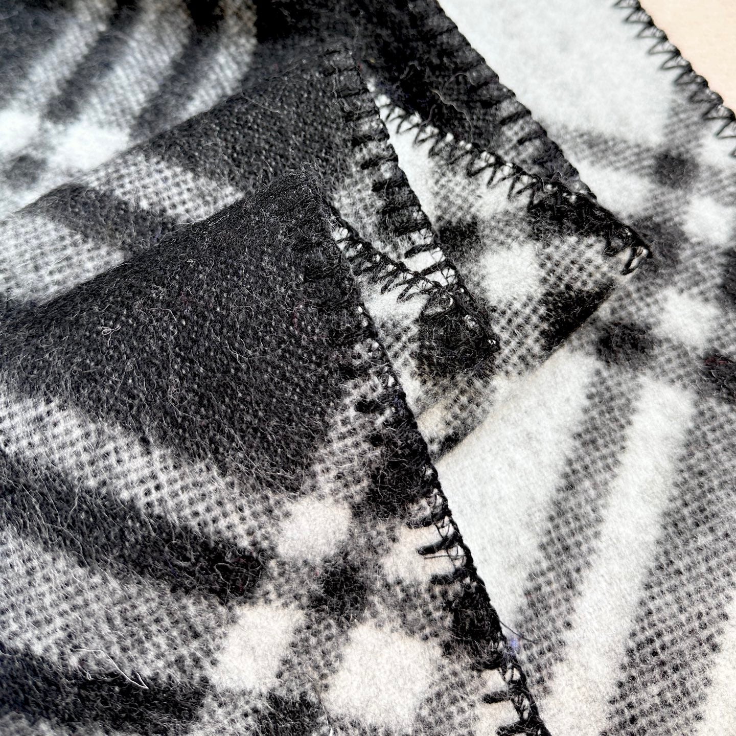 BURBERRY 25S SCARF 195 CM IN CASHMERE 938002