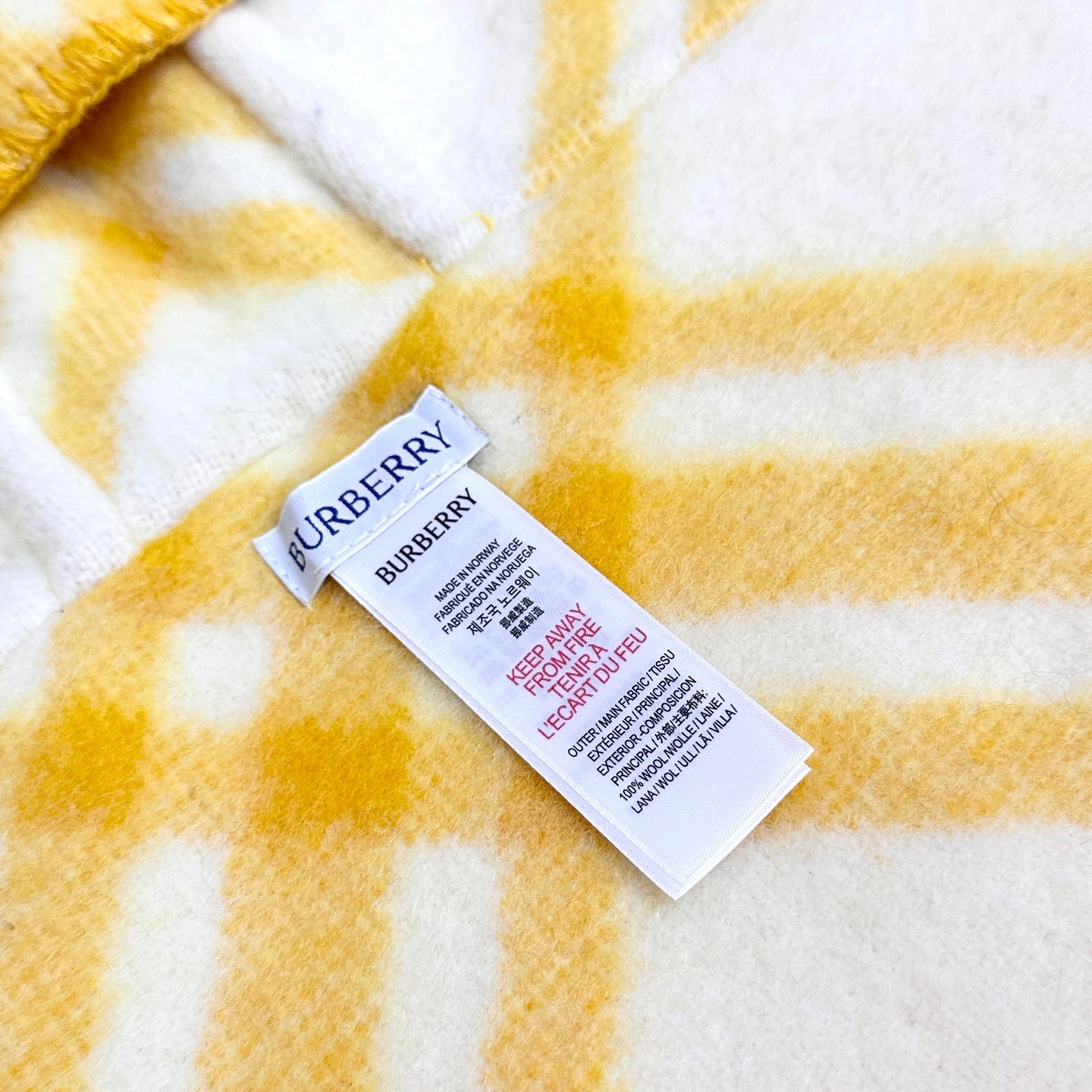 BURBERRY 25S SCARF 195 CM IN CASHMERE 938003