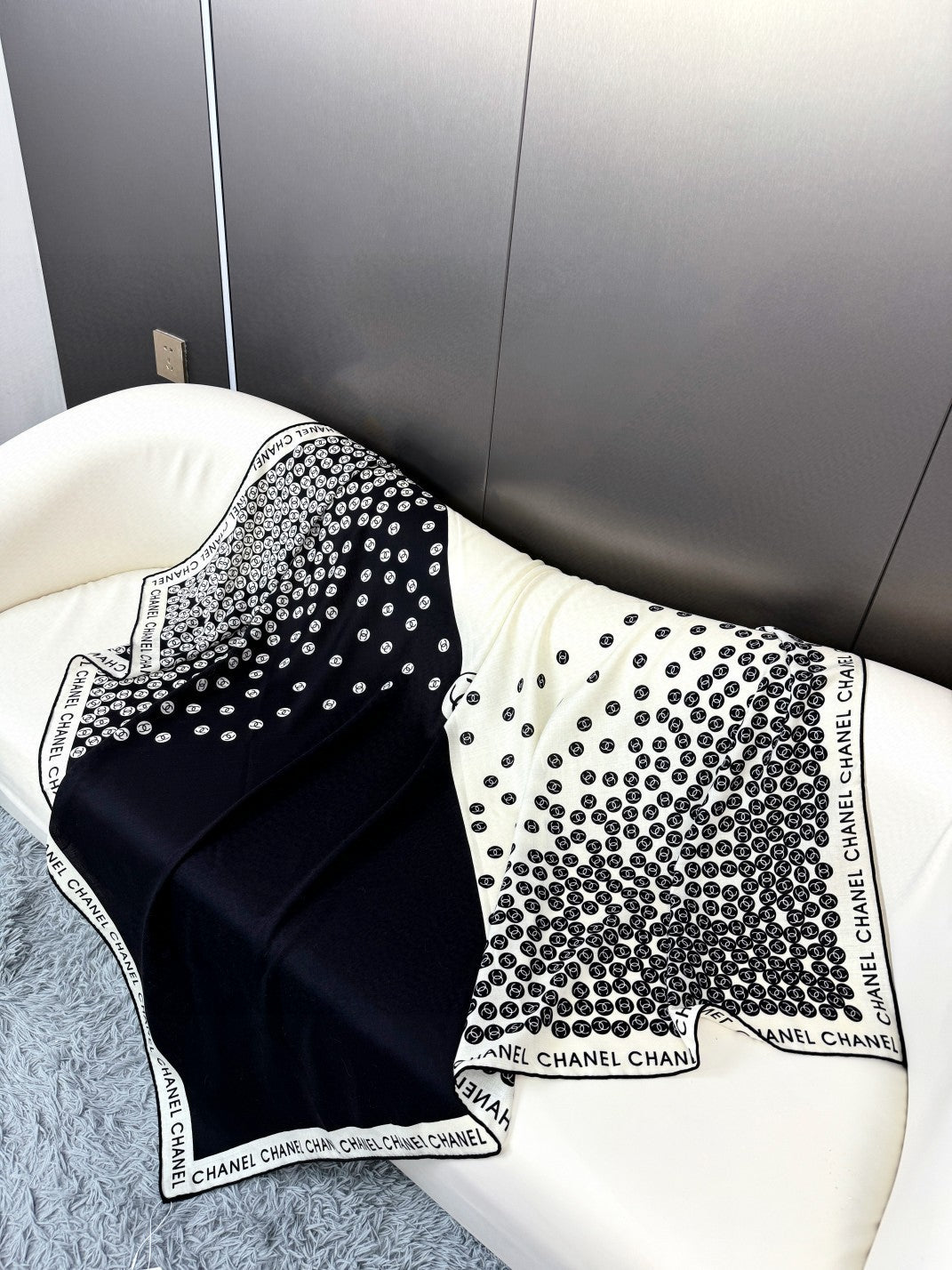 CHANEL 26S SCARF 140 IN SILK AND CASHMERE 313241