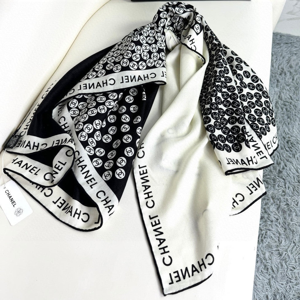 CHANEL 26S SCARF 140 IN SILK AND CASHMERE 313241