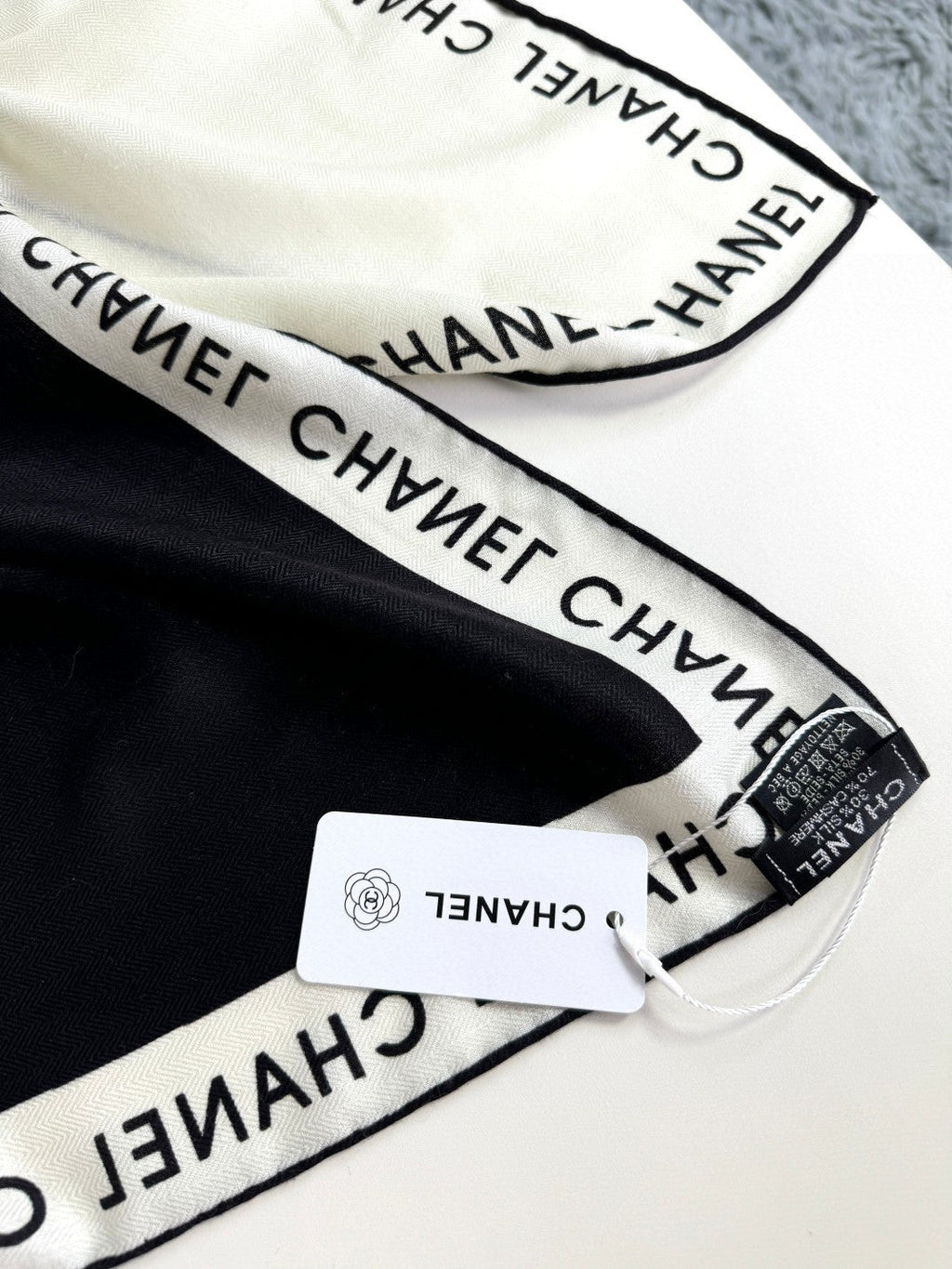 CHANEL 26S SCARF 140 IN SILK AND CASHMERE 313241