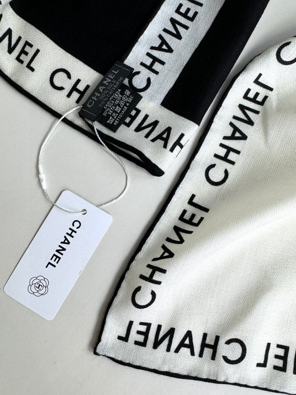 CHANEL 26S SCARF 140 IN SILK AND CASHMERE 313241