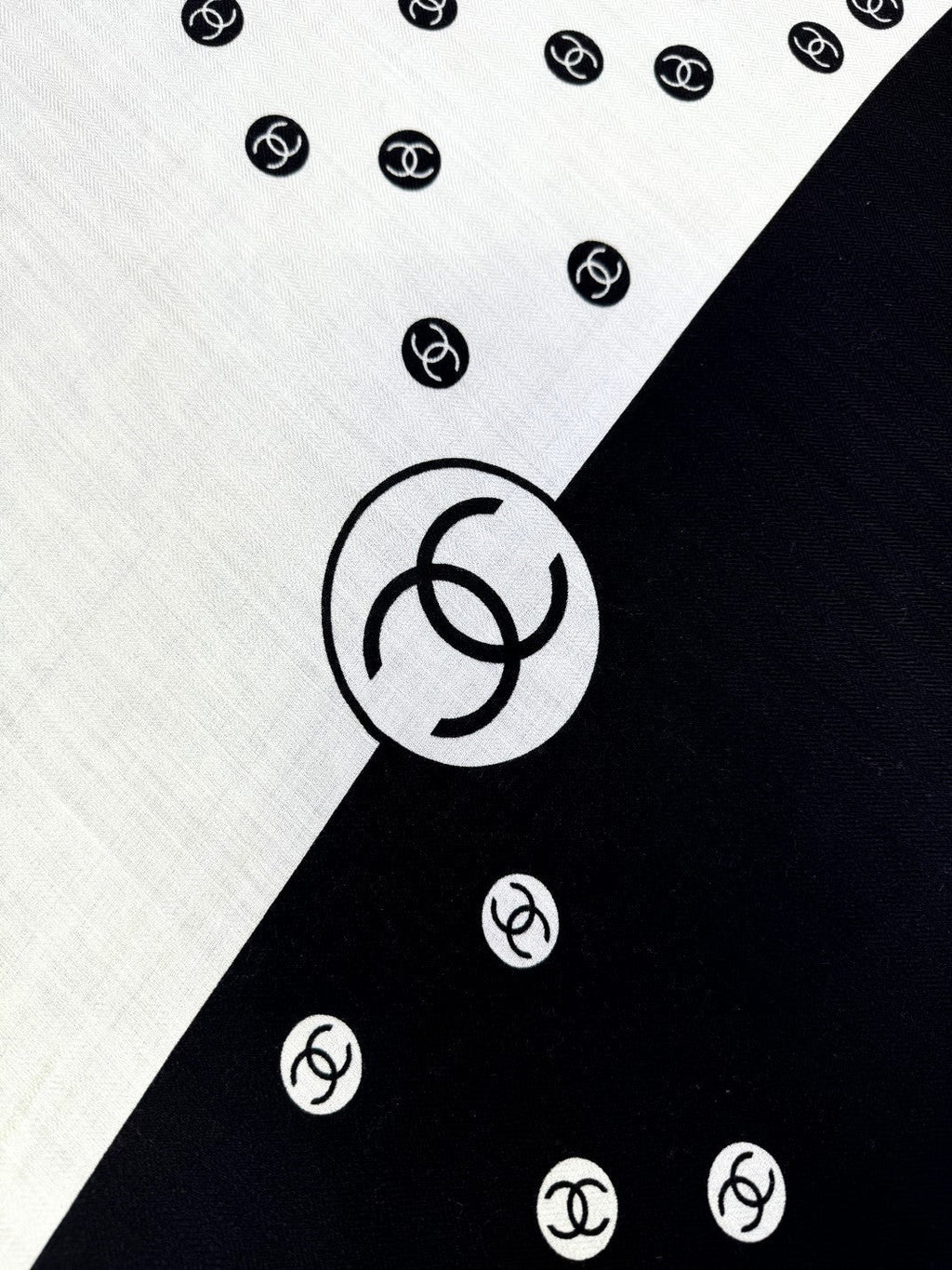 CHANEL 26S SCARF 140 IN SILK AND CASHMERE 313241