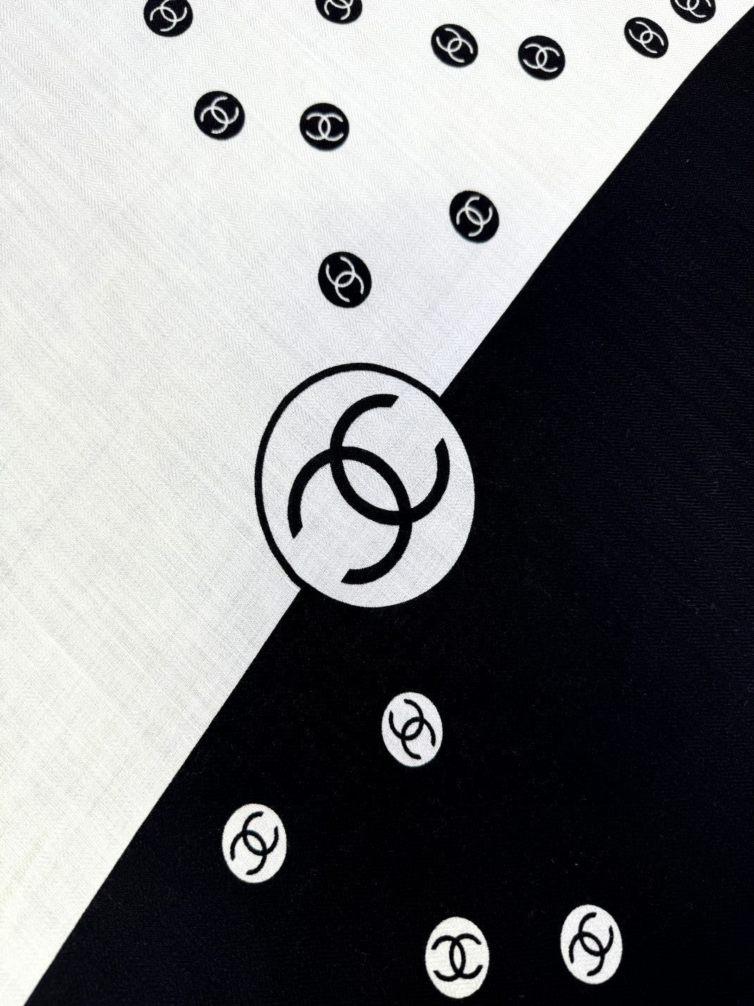 CHANEL 26S SCARF 140 IN SILK AND CASHMERE 313241