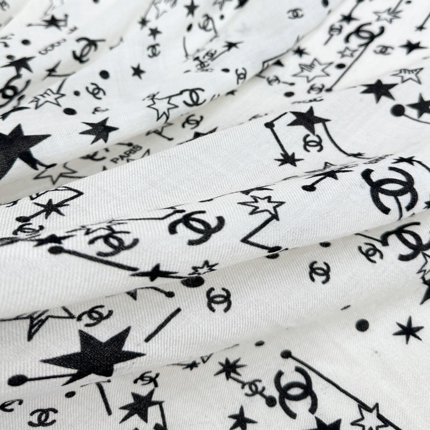 CHANEL 26S SCARF 140 IN SILK 309773