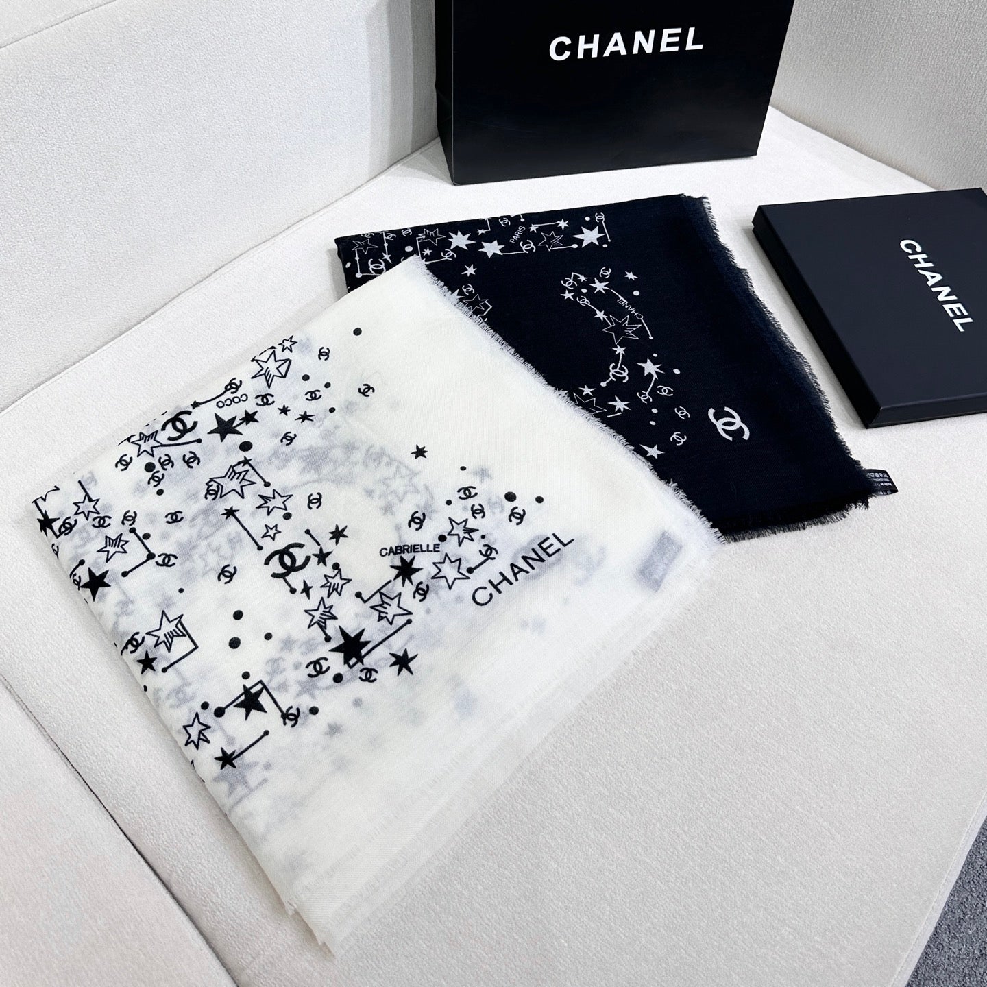 CHANEL 26S SCARF 140 IN SILK 309773