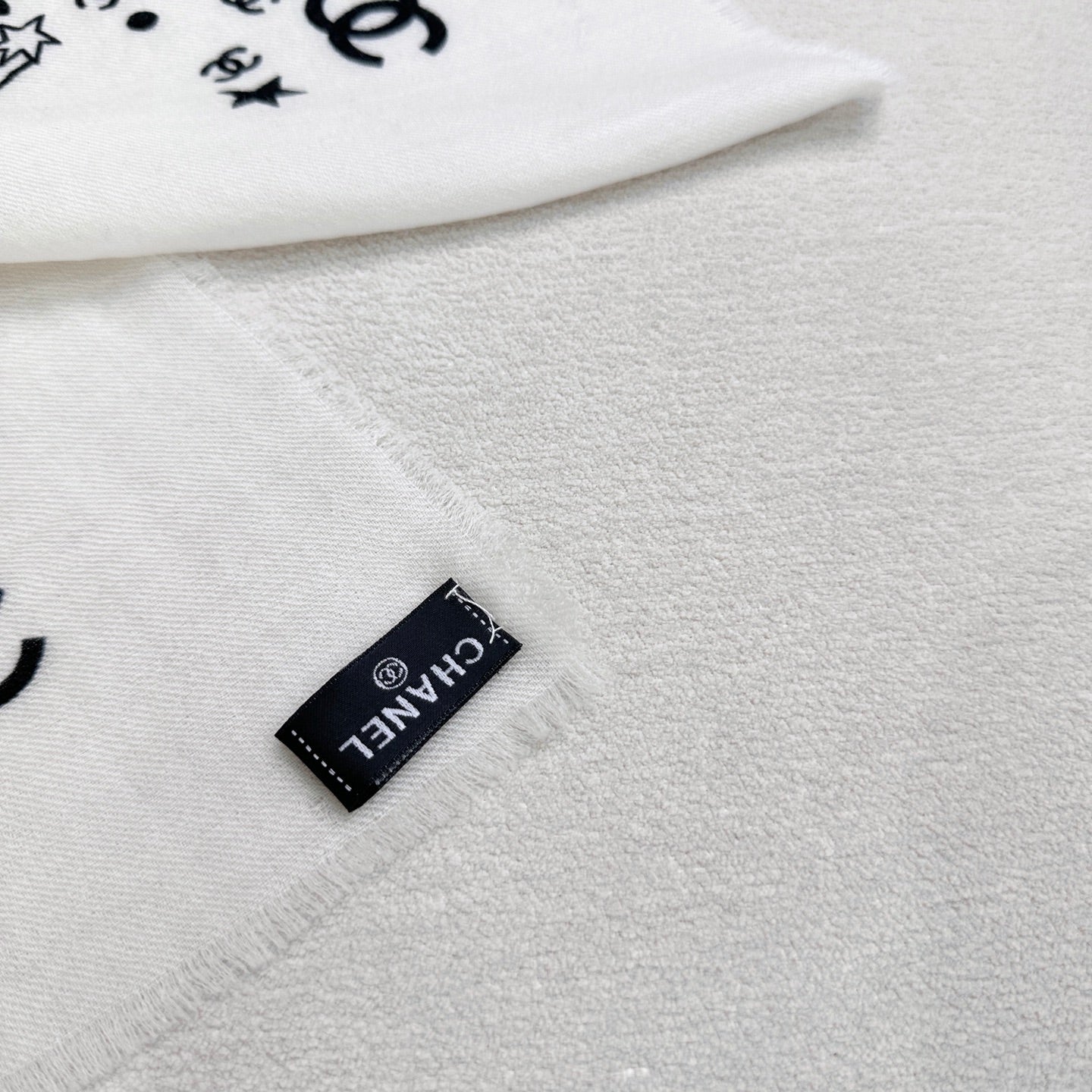 CHANEL 26S SCARF 140 IN SILK 309773