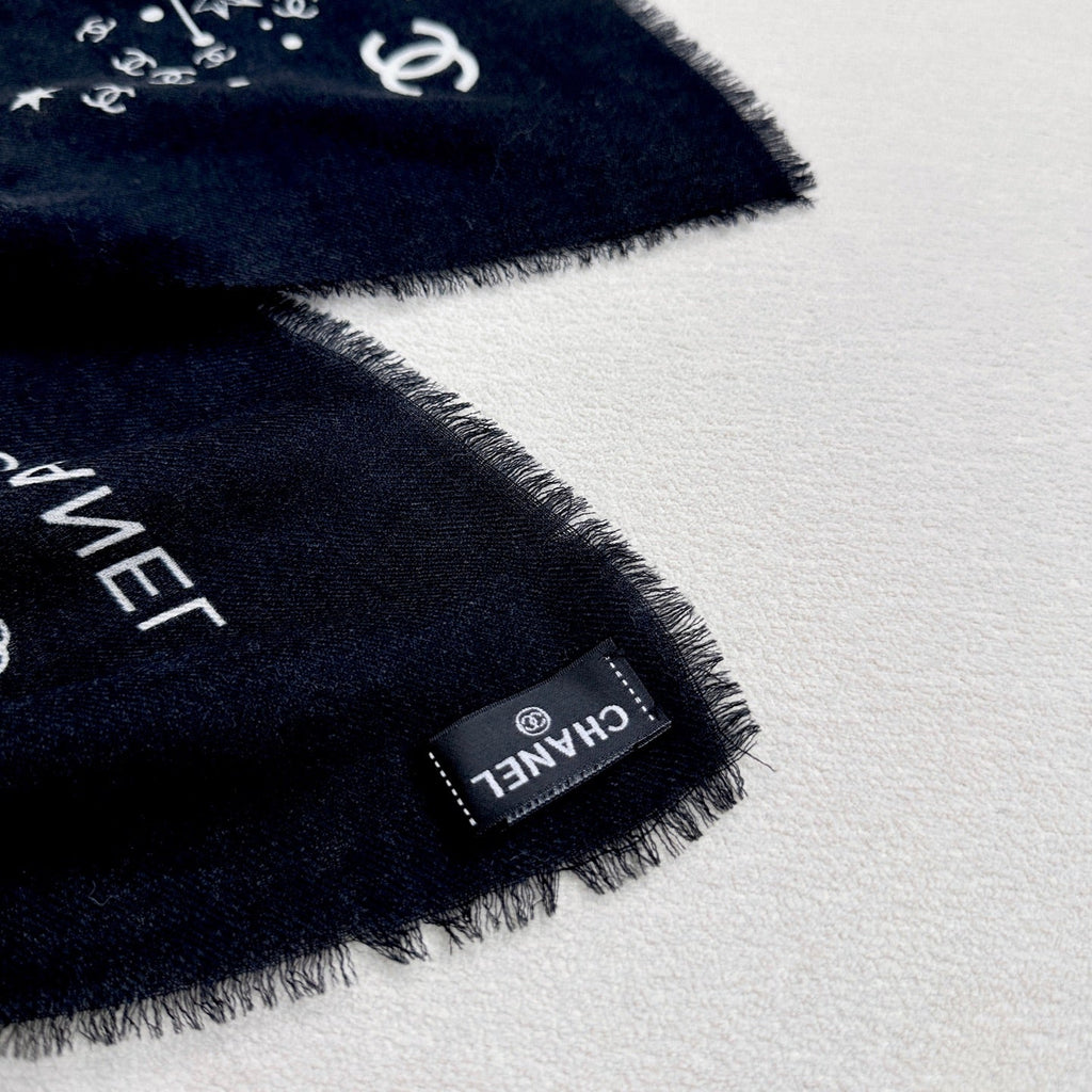 CHANEL 26S SCARF 140 IN SILK 309774